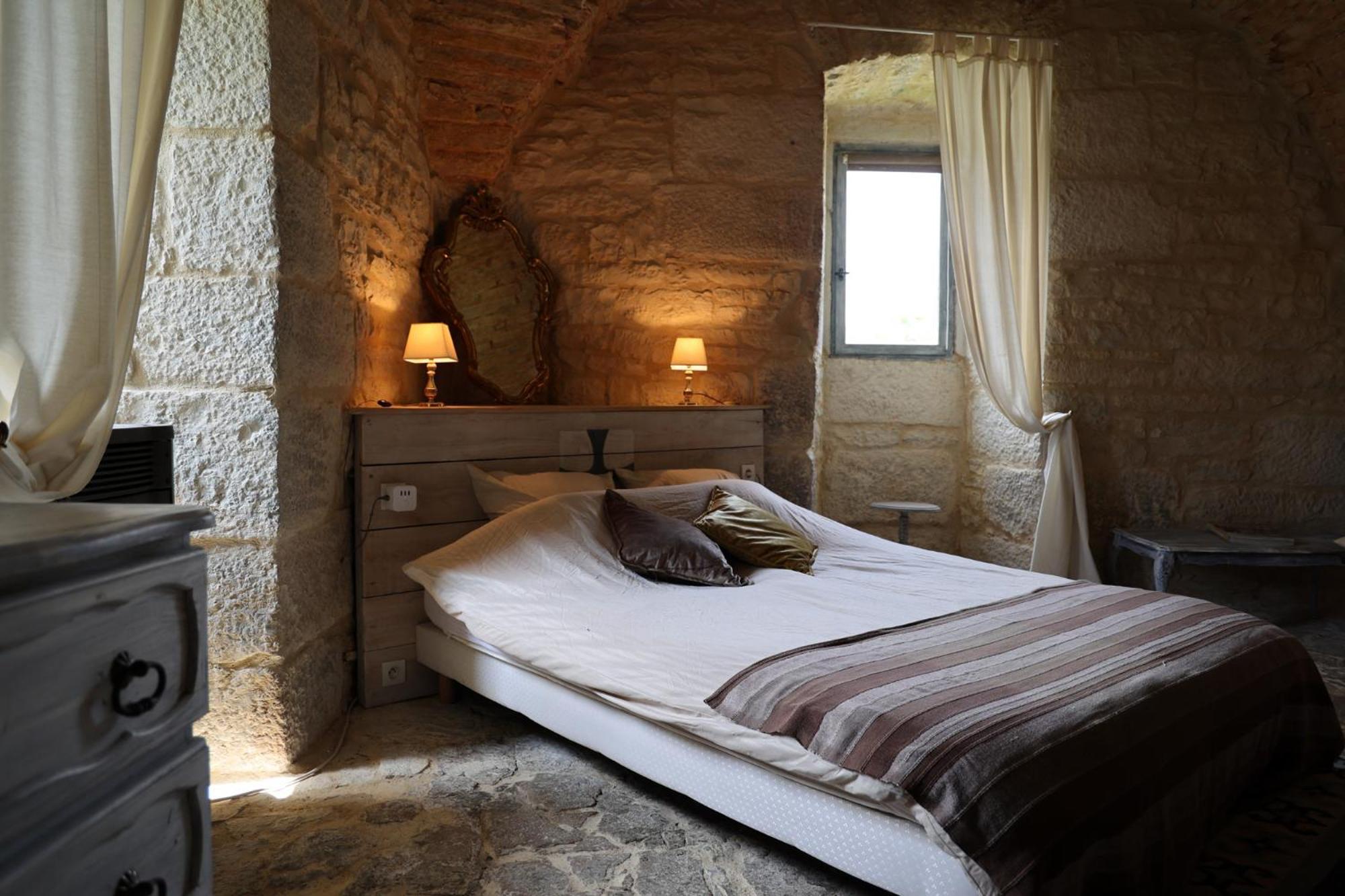 Chateau De St Chamarand - Grand & Petit